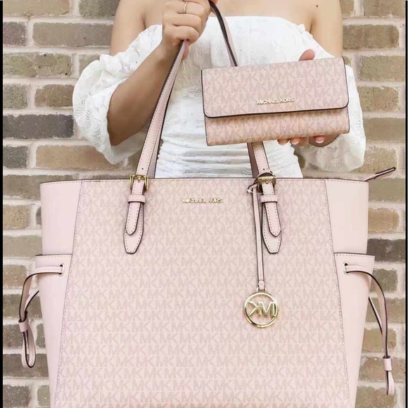 Bundle Michael Kors Drawstring Tote & Wallet - Picture 2 of 7